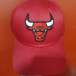 gorra bulls roja